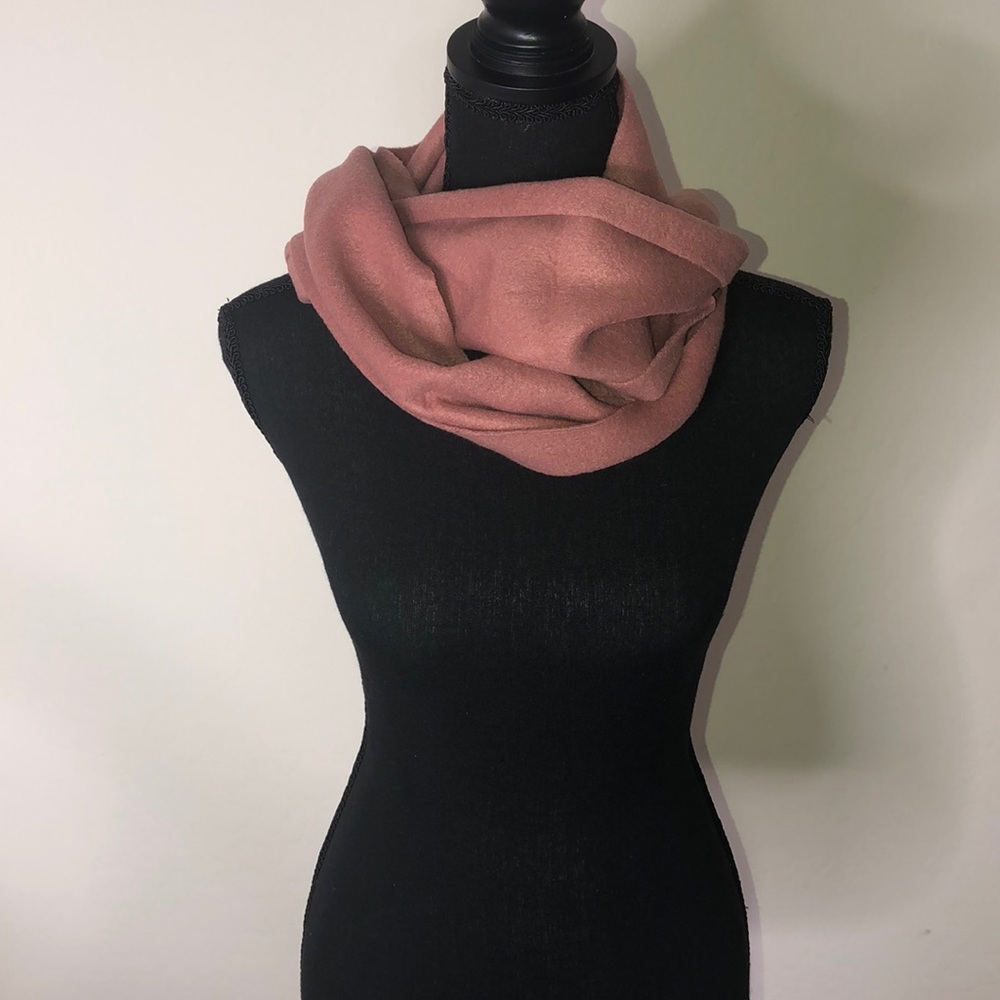 NWOT Women’s Scarf
